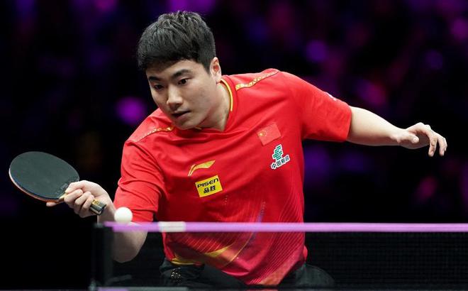 哥！梁靖崑3-1黄镇廷世界杯旗开得胜！z6尊龙网站登录入口对攻大战完胜港队一(图2)
